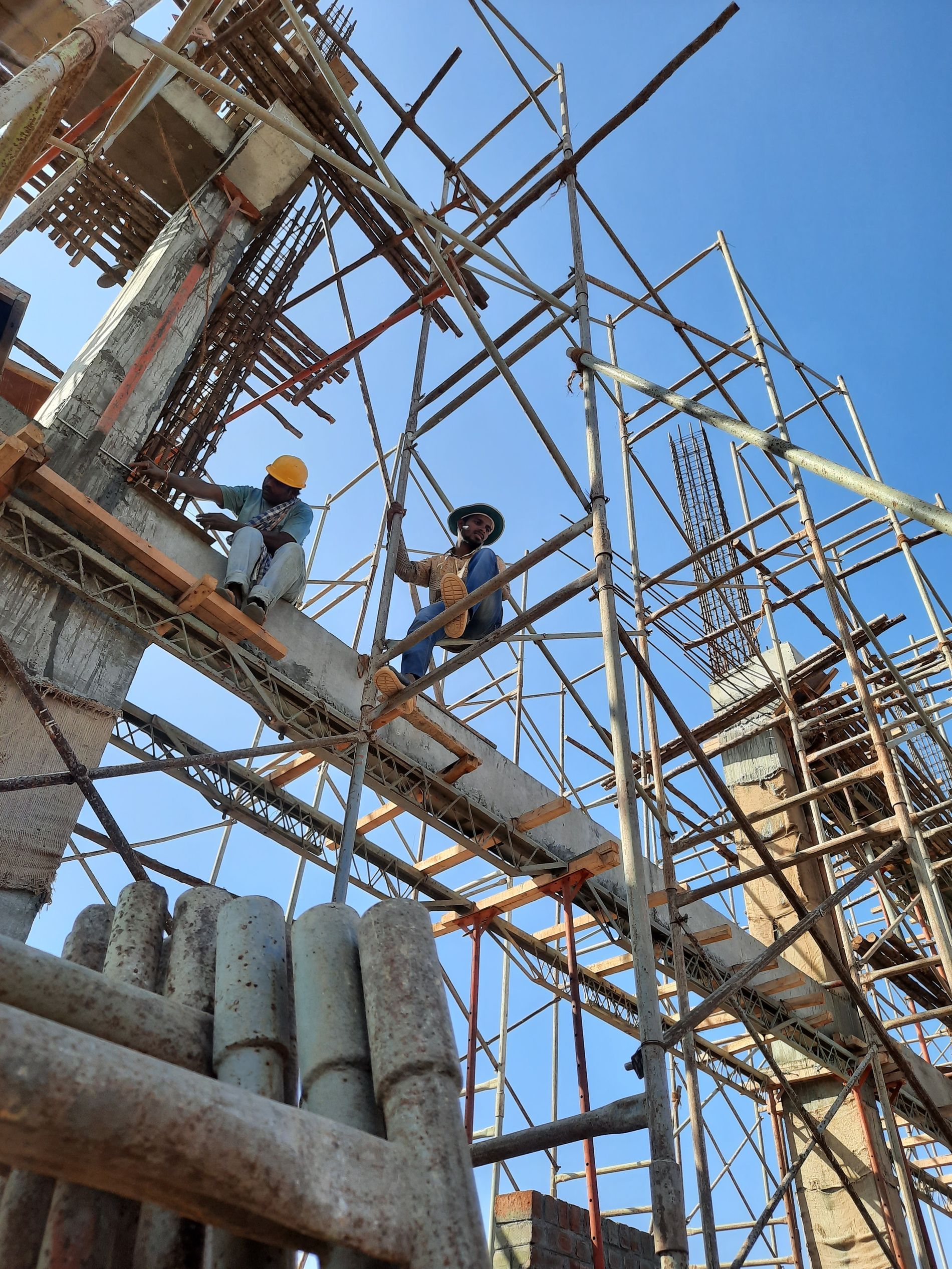 Fachkraft auf der Baustelle